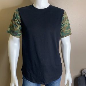 Forever 21 Men Camo Sleeve Black T-shirt M